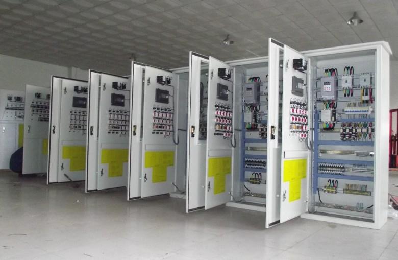 河北P(pán)LC控制柜生產(chǎn)現(xiàn)場(chǎng)